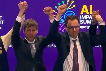 19vid-ai-hand-holding-COVER-superJumbo